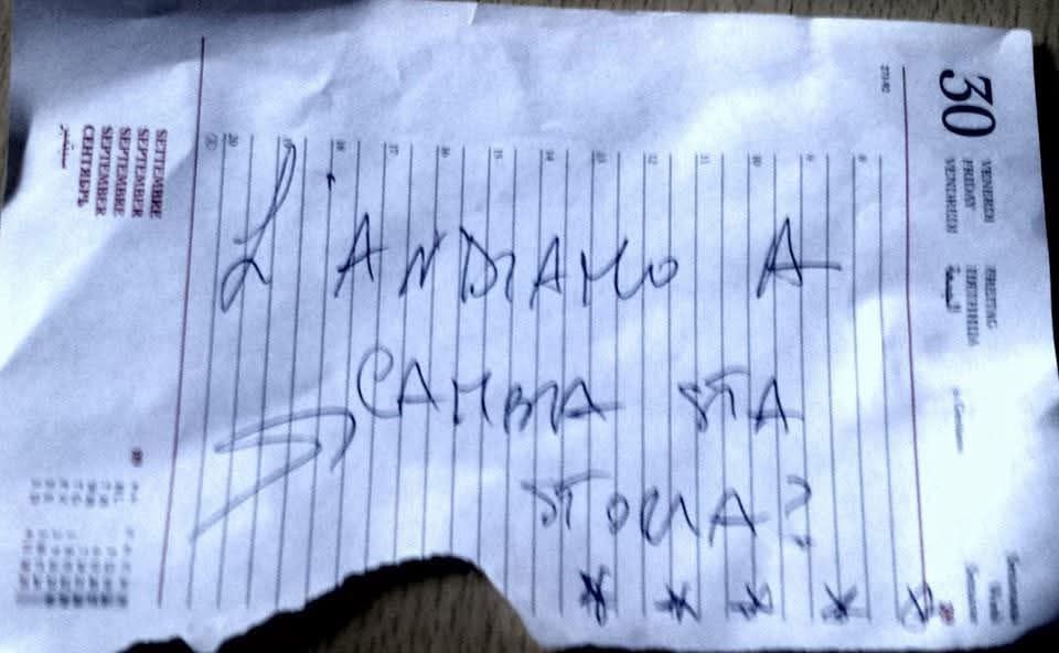 Una madre ha lasciato un biglietto sul tavolo prima di uscire… quello che è successo dopo ha commosso tutta la città.